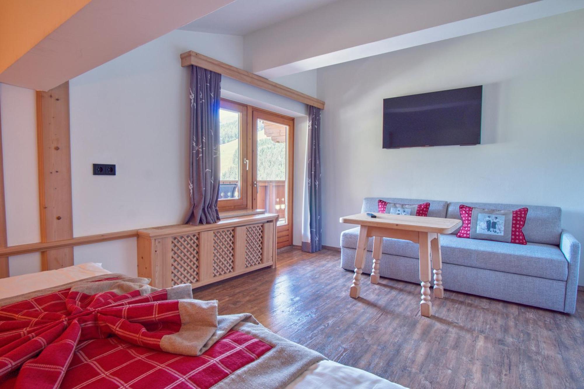 Landhaus Saalbach - Joker Card Included In Summer الغرفة الصورة