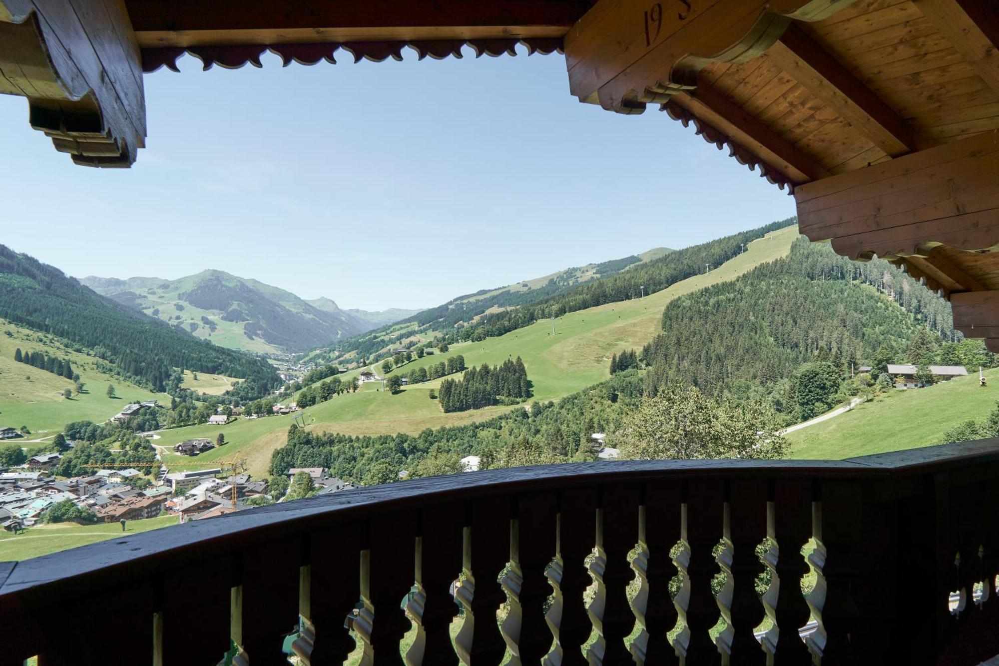 Landhaus Saalbach - Joker Card Included In Summer الغرفة الصورة