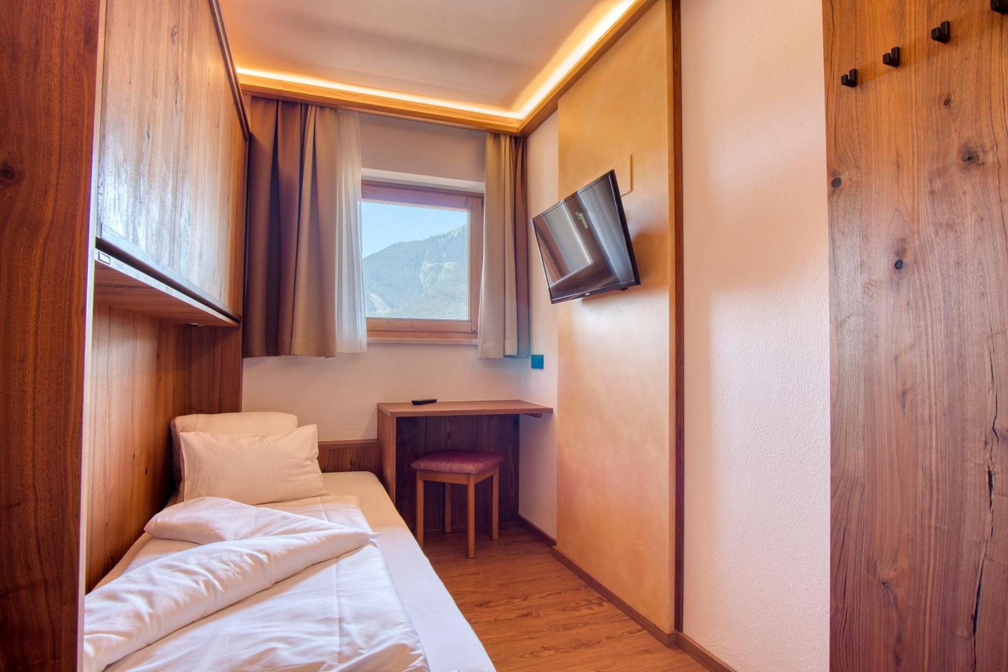 Landhaus Saalbach - Joker Card Included In Summer الغرفة الصورة